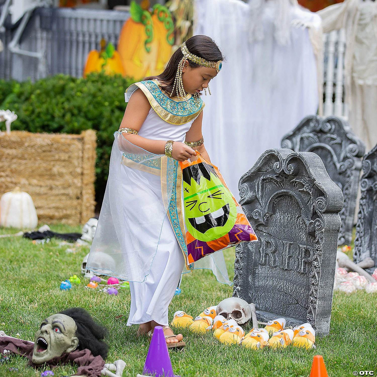Top 10 💯 12 1/2" x 17" Bulk Medium 🎃 Halloween Trick-or-Treat Plastic Goody Bag Assortment - 250 Pc. 👍 - Image 3