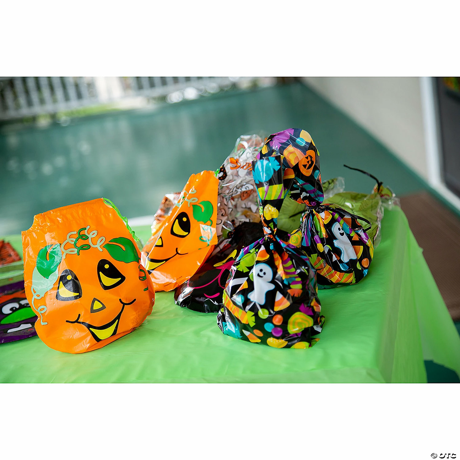 Best reviews of ๐ 5" x 11 1/2" ๐ Halloween Ghost Cellophane Treat Bags - 12 Pc. ๐ - Image 4