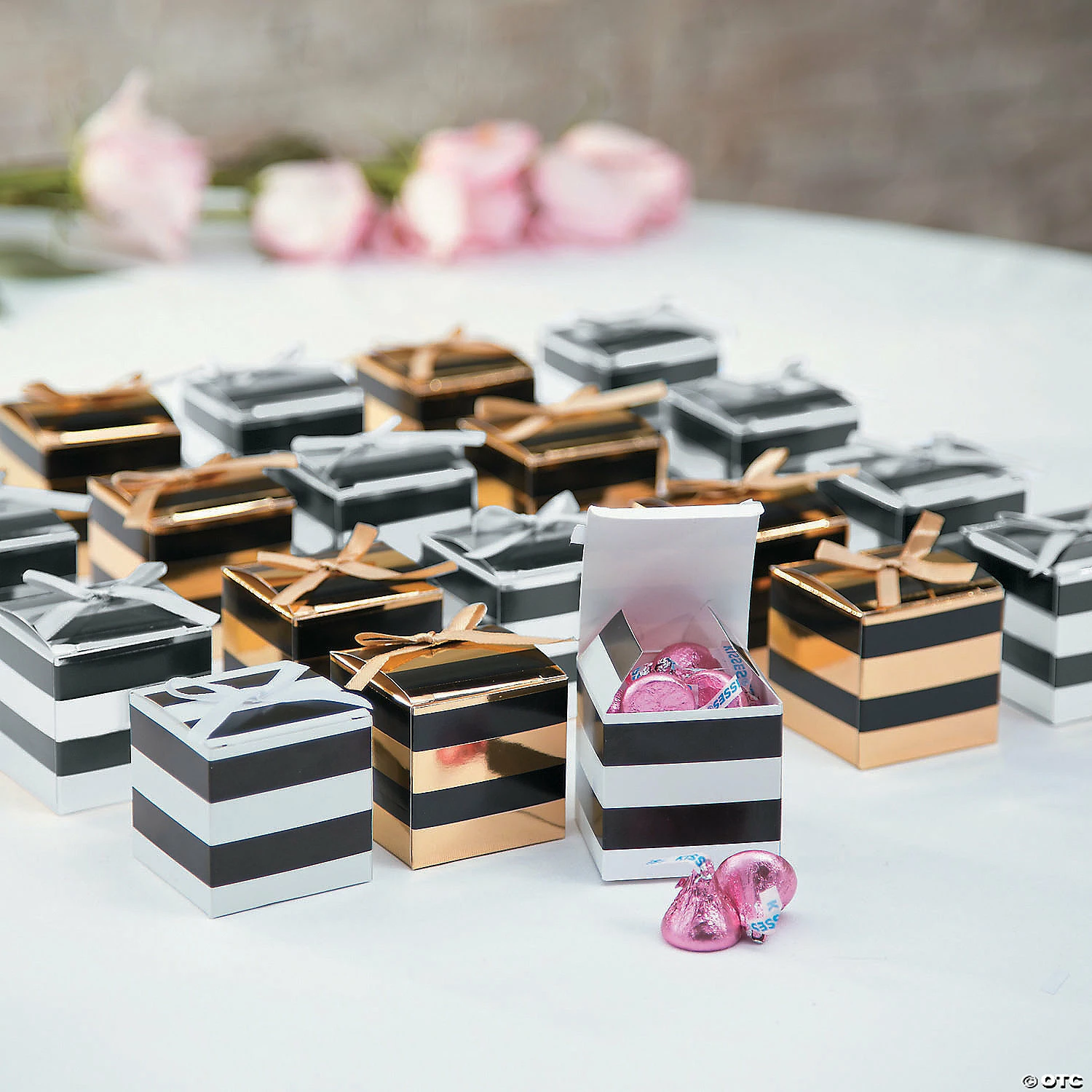 Brand new 🥰 Black & Gold Favor Boxes - 24 Pc. 🛒 - Image 3
